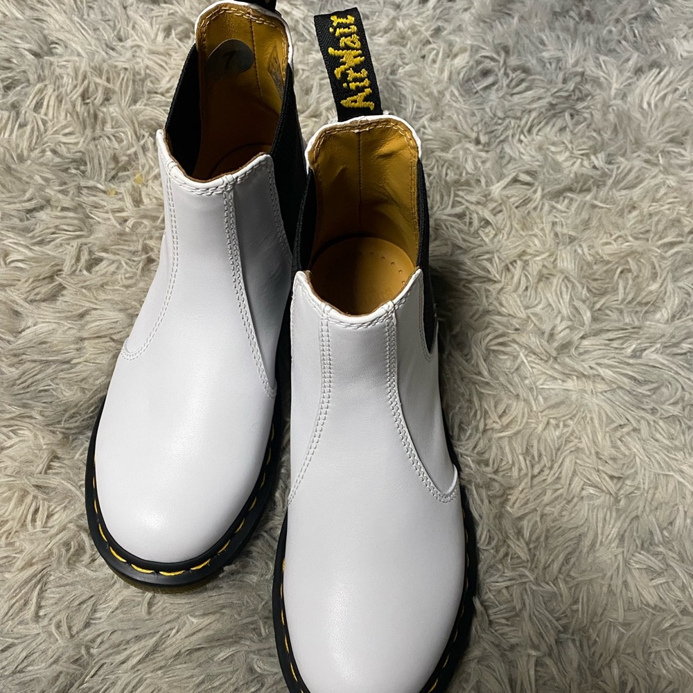 Dr. Martens white original boots women’s size 7 Brand New